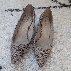 Old Navy leopard 2" heel, sz 8